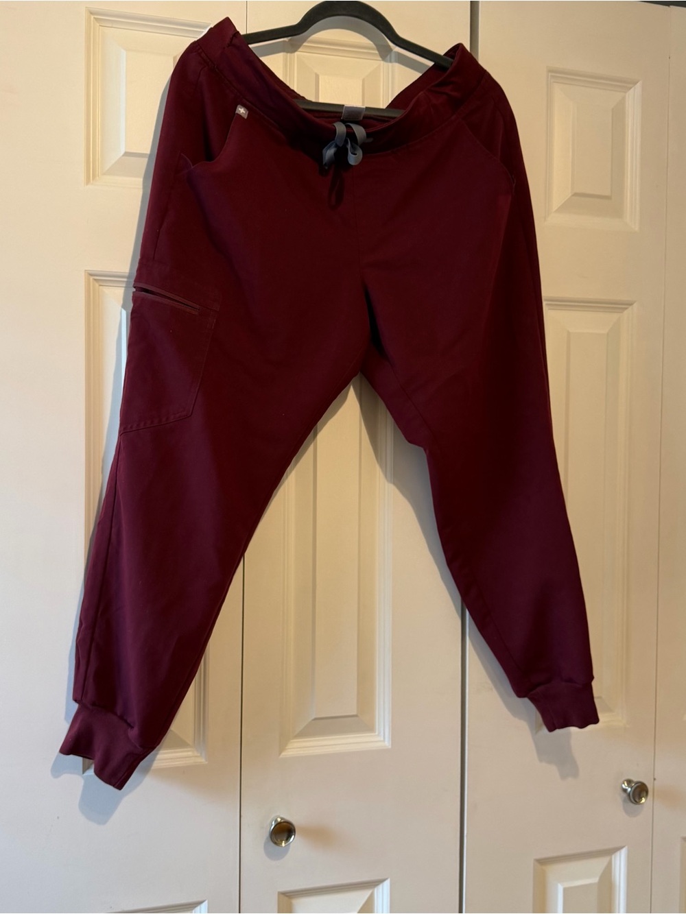 Figs Zamora jogger scrub pants burgundy L petite